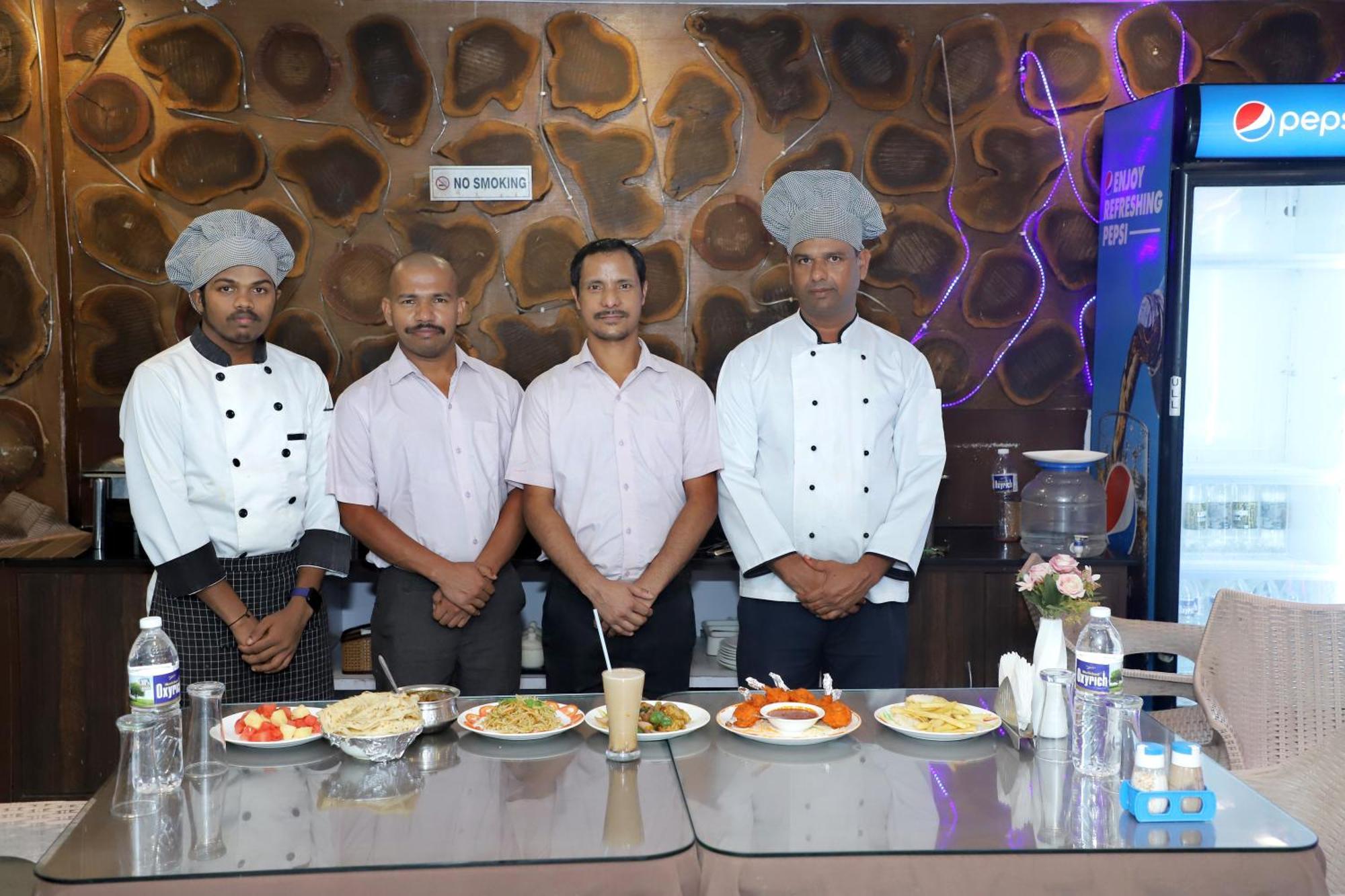 De Falcon Goa Beach Resort Candolim Buitenkant foto